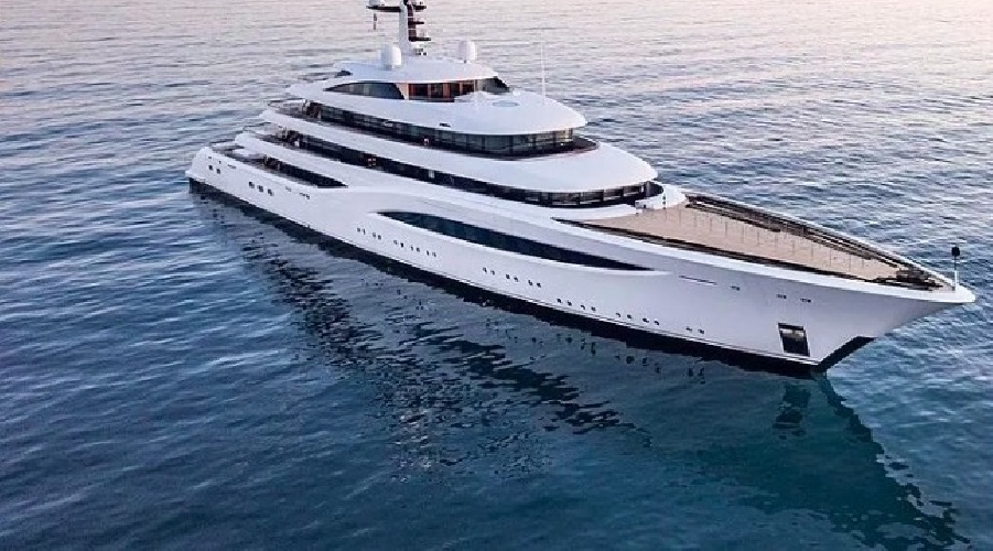 https://www.ragusanews.com/immagini_articoli/21-08-2023/1692569807-e-arrivato-lo-yacht-faith-e-del-proprietario-dell-aston-martin-1-500.jpg