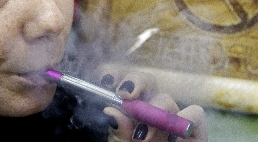 https://www.ragusanews.com/immagini_articoli/21-10-2024/le-esplode-la-sigaretta-elettronica-in-bocca-ragazza-in-ospedale-500.jpg