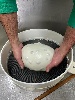 https://www.ragusanews.com/immagini_articoli/21-12-2023/il-caciocavallo-panettone-esiste-lo-hanno-inventato-100.jpg