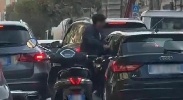 https://www.ragusanews.com/immagini_articoli/22-02-2025/modica-investe-un-ragazzino-in-bici-il-padre-del-ragazzino-picchia-l-automobilista-100.jpg