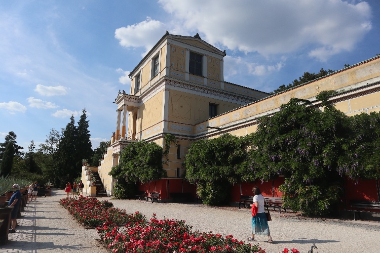 https://www.ragusanews.com/immagini_articoli/22-03-2024/1711108932-il-pompejanum-una-ricerca-storica-di-cristiano-peluso-2-500.jpg