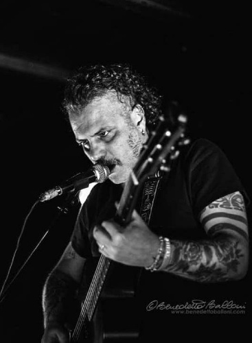 https://www.ragusanews.com/immagini_articoli/22-04-2022/carmelo-pipitone-in-concerto-a-ragusa-500.jpg