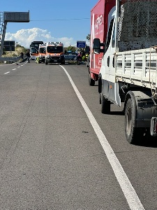 https://www.ragusanews.com/immagini_articoli/22-05-2024/gravissimo-incidente-sull-autostrada-modica-ispica-morto-un-ciclista-300.jpg