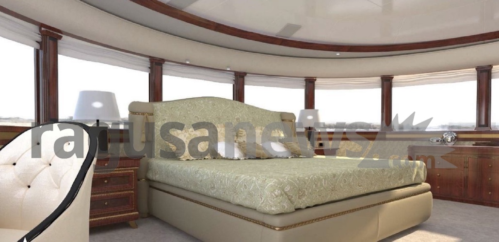 https://www.ragusanews.com/immagini_articoli/22-08-2021/1629587000-yacht-l-alaska-di-georgetown-a-siracusa-5-500.jpg