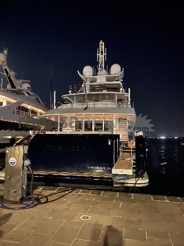 https://www.ragusanews.com/immagini_articoli/22-08-2021/yacht-l-alaska-di-georgetown-a-siracusa-500.jpg
