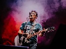 https://www.ragusanews.com/immagini_articoli/22-08-2024/concerti-edoardo-bennato-a-marina-di-modica-domenica-25-agosto-100.jpg