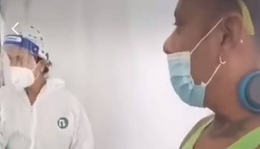 https://www.ragusanews.com/immagini_articoli/22-10-2021/pretende-il-tampone-gratis-sfuriata-in-farmacia-video-500.jpg