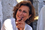 https://www.ragusanews.com/immagini_articoli/22-11-2023/libri-giuseppina-torregrossa-a-modica-per-presentare-la-santuzza-100.jpg