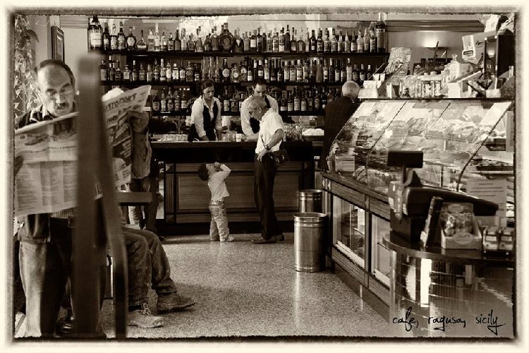 https://www.ragusanews.com/immagini_articoli/23-02-2019/1550914420-ragusa-caffe-trieste-1919-2018-1-500.jpg
