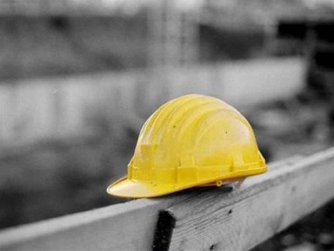 https://www.ragusanews.com/immagini_articoli/23-03-2018/incidente-lavoro-mondial-granit-operaio-salvato-colleghi-500.jpg