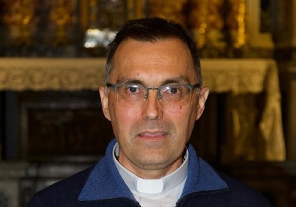 https://www.ragusanews.com/immagini_articoli/23-04-2024/don-hherardo-prete-missionario-creato-vescovo-di-firenze-dal-papa-300.jpg