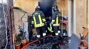 https://www.ragusanews.com/immagini_articoli/23-04-2025/palermo-morta-una-donna-nell-incendio-della-villetta-di-viale-regione-siciliana-100.jpg