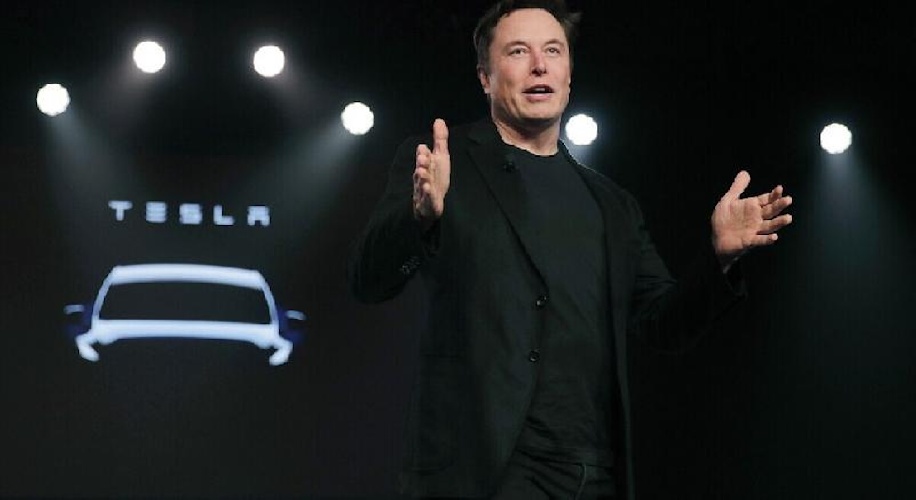 https://www.ragusanews.com/immagini_articoli/23-04-2025/tesla-giu-le-vendite-musk-fa-un-passo-indietro-in-politica-500.jpg
