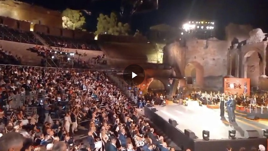https://www.ragusanews.com/immagini_articoli/23-06-2024/il-ministro-della-cultura-san-giuliano-fischiato-a-taormina-per-taobuk-500.jpg