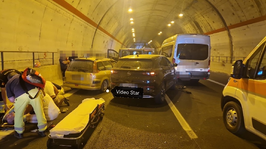https://www.ragusanews.com/immagini_articoli/23-06-2024/incidente-sulla-catania-siracusa-c-e-l-elisoccorso-500.jpg