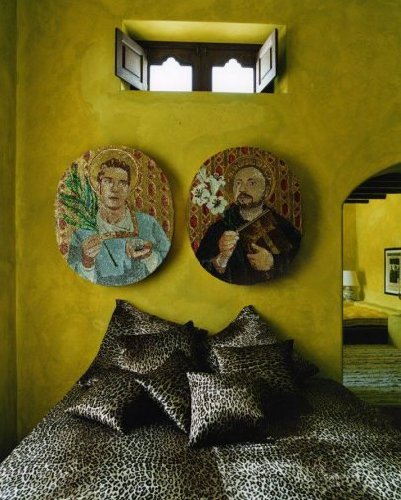 https://www.ragusanews.com/immagini_articoli/23-07-2019/1563876084-stromboli-in-vendita-di-dolce-gabbana-a-sei-milioni-e-mezzo-2-500.jpg