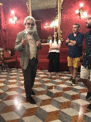 https://www.ragusanews.com/immagini_articoli/23-08-2019/beppe-vessicchio-a-ragusa-per-il-premio-cristina-guastella-240.jpg
