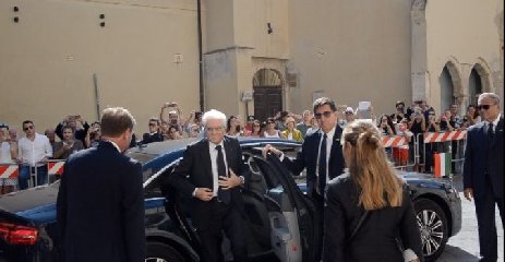 https://www.ragusanews.com/immagini_articoli/23-09-2018/1537736521-auto-mattarella-audi-foto-2-240.jpg