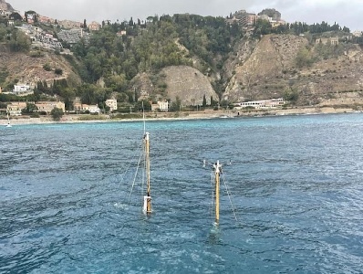 https://www.ragusanews.com/immagini_articoli/23-09-2023/affonda-un-veliero-a-taormina-300.jpg