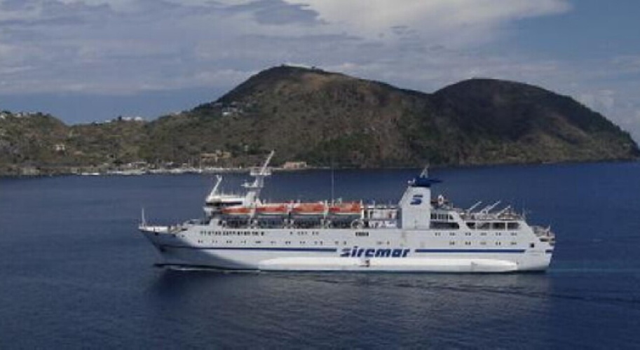 https://www.ragusanews.com/immagini_articoli/23-10-2022/20enne-scomparso-dal-traghetto-si-sarebbe-gettato-in-mare-500.jpg