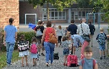 https://www.ragusanews.com/immagini_articoli/23-11-2023/mamme-palpeggiate-davanti-scuola-arresto-per-violenza-sessuale-100.jpg