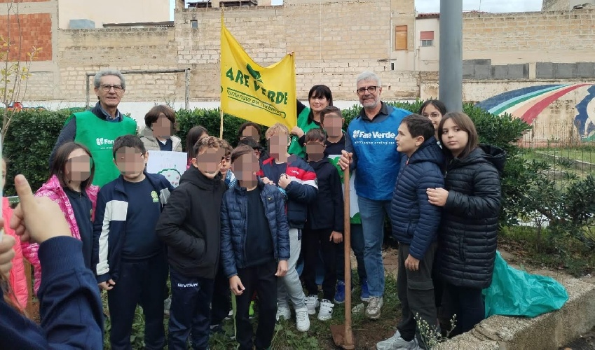 https://www.ragusanews.com/immagini_articoli/23-11-2024/all-ics-traina-di-vittoria-si-pianta-il-futuro-500.jpg