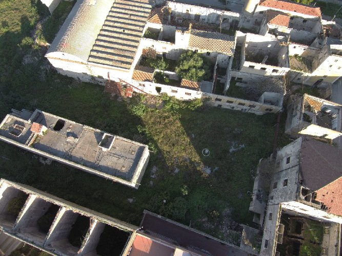 https://www.ragusanews.com/immagini_articoli/23-12-2018/1545585093-distilleria-giuffrida-qualcuno-occupi-amianto-tumori-1-500.jpg