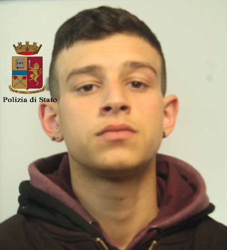 https://www.ragusanews.com/immagini_articoli/24-01-2018/ricreazione-fare-merenda-spaccio-scuole-ragusa-arresti-500.jpg