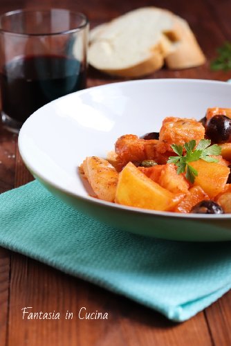 https://www.ragusanews.com/immagini_articoli/24-01-2019/1548317680-baccala-umido-olive-patate-1-500.jpg