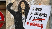 https://www.ragusanews.com/immagini_articoli/24-01-2022/una-donna-al-quirinale-il-murale-di-tvboy-cancellato-in-meno-di-24-ore-100.jpg