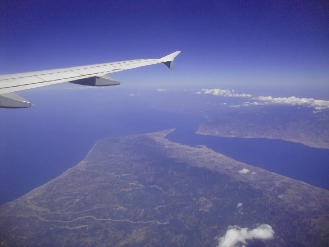 https://www.ragusanews.com/immagini_articoli/24-02-2024/ictus-per-passeggero-su-volo-catania-amburgo-atterraggio-d-emergenza-500.jpg