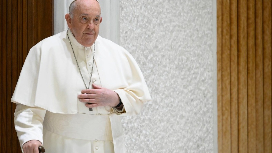 https://www.ragusanews.com/immagini_articoli/24-02-2024/papa-francesco-influenzato-annulla-le-udienze-500.jpg