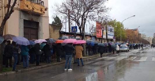 https://www.ragusanews.com/immagini_articoli/24-03-2021/vaccini-covid-la-via-crucis-siciliana-contro-le-mutazioni-del-virus-280.jpg