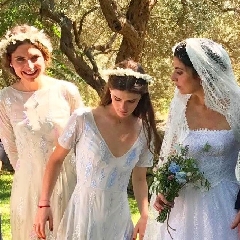 https://www.ragusanews.com/immagini_articoli/24-06-2017/1498333192-luisa-beccaria-sposata-figlia-lucilla-1-240.jpg