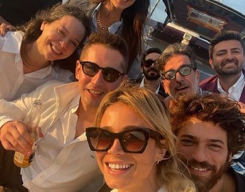 https://www.ragusanews.com/immagini_articoli/24-06-2021/1624536132-diletta-leotta-con-can-yaman-e-la-suocera-3-280.jpg