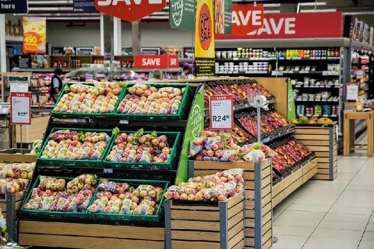 https://www.ragusanews.com/immagini_articoli/24-08-2020/carrello-della-spesa-gli-alimenti-che-non-possono-mancare-500.jpg