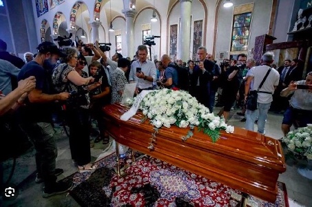 https://www.ragusanews.com/immagini_articoli/24-08-2023/toto-cutugno-i-funerali-300.jpg