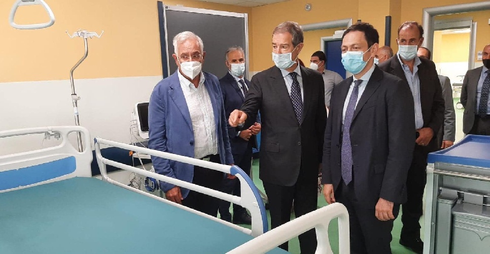 https://www.ragusanews.com/immagini_articoli/24-11-2021/musumeci-obbligo-fino-alla-quinta-dose-se-serve-altrimenti-il-cimitero-500.jpg