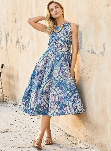 https://www.ragusanews.com/immagini_articoli/24-11-2023/1700860542-pubblicate-da-peruvian-connection-le-foto-del-servizio-di-moda-a-scicli-5-300.jpg