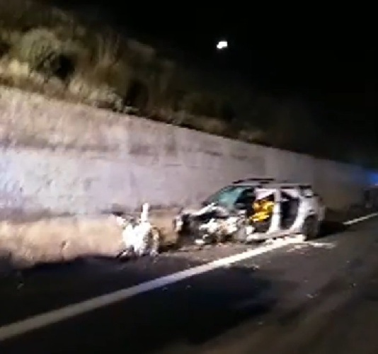 https://www.ragusanews.com/immagini_articoli/24-12-2021/scontro-tra-due-auto-a-vizzini-un-morto-natale-di-sangue-in-sicilia-500.jpg