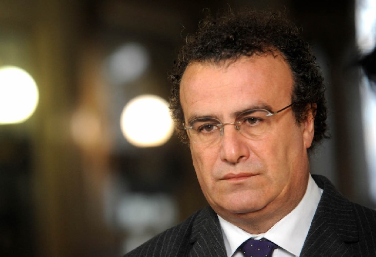 https://www.ragusanews.com/immagini_articoli/25-02-2025/oltre-il-nuovo-libro-di-fabio-granata-a-ragusa-500.jpg