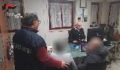 https://www.ragusanews.com/immagini_articoli/25-02-2025/regge-il-gioco-al-falso-carabiniere-e-lo-fa-arrestare-100.jpg