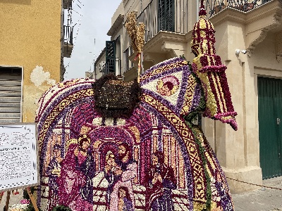 https://www.ragusanews.com/immagini_articoli/25-03-2025/1742933573-cavalcata-di-san-giuseppe-signori-l-egitto-in-cui-fuggire-e-a-scicli-6-300.jpg