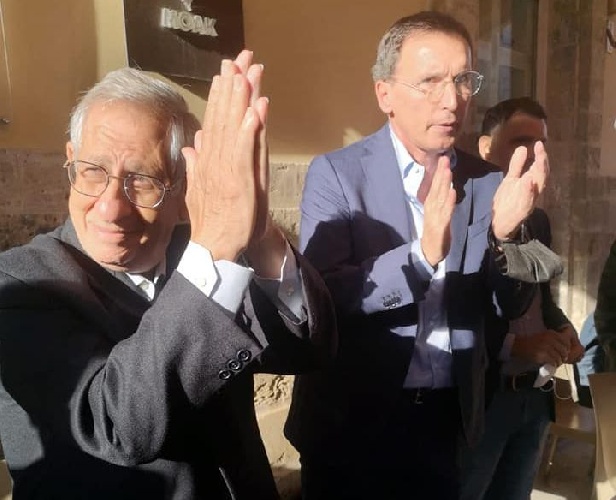 https://www.ragusanews.com/immagini_articoli/25-10-2021/vittoria-francesco-aiello-e-sindaco-500.jpg