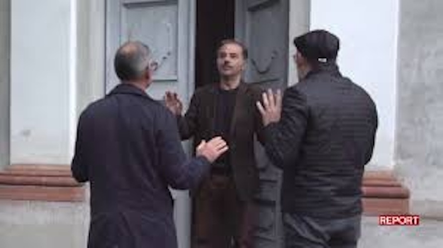 https://www.ragusanews.com/immagini_articoli/25-10-2024/report-sul-caso-sgarbi-pittore-ho-dipinto-io-quella-torcia-sul-manetti-500.jpg