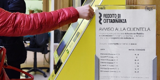 https://www.ragusanews.com/immagini_articoli/26-01-2022/reddito-e-pensione-di-cittadinanza-18-in-sicilia-nel-2021-280.jpg