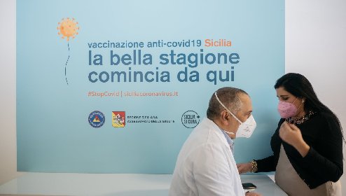 https://www.ragusanews.com/immagini_articoli/26-03-2021/vaccini-lo-sprint-inutile-piano-siciliano-all-aria-restano-70mila-dosi-280.jpg