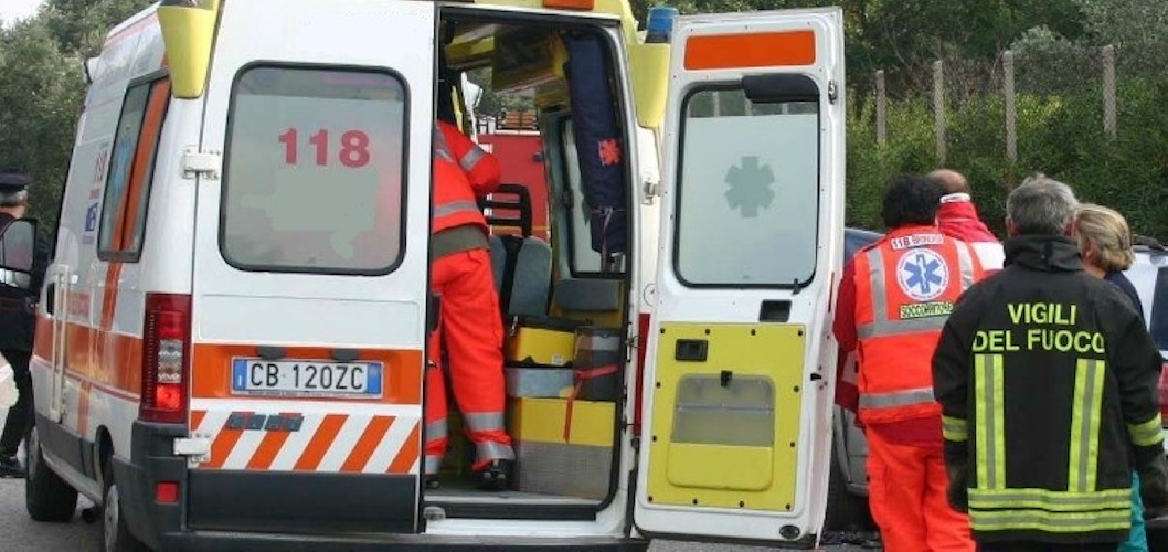 https://www.ragusanews.com/immagini_articoli/26-03-2024/chiaramonte-auto-si-schianta-contro-un-muro-perde-la-vita-un-85enne-500.jpg