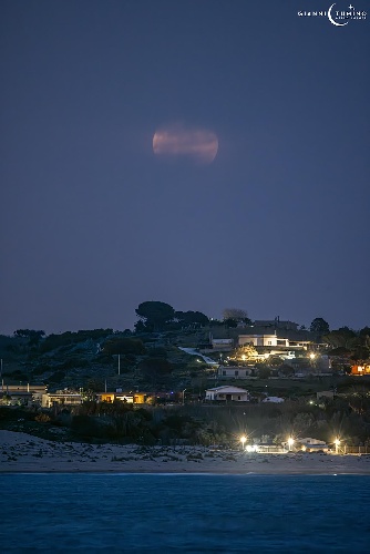 https://www.ragusanews.com/immagini_articoli/26-03-2024/la-luna-piena-di-marzo-su-sampieri-la-foto-500.jpg