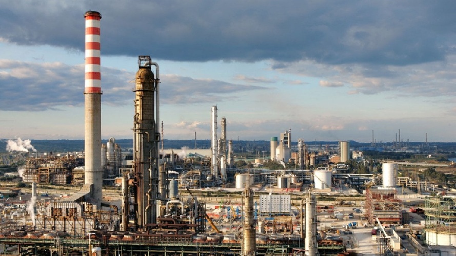 https://www.ragusanews.com/immagini_articoli/26-04-2022/lukoil-in-sicilia-boicottaggi-e-3-500-lavoratori-a-rischio-500.jpg